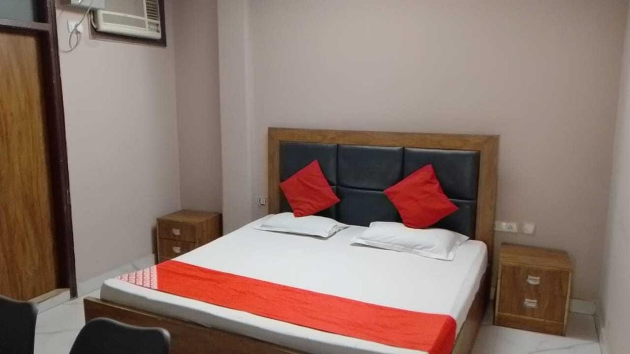 Townhouse Golden King Hotel New Delhi Exterior photo