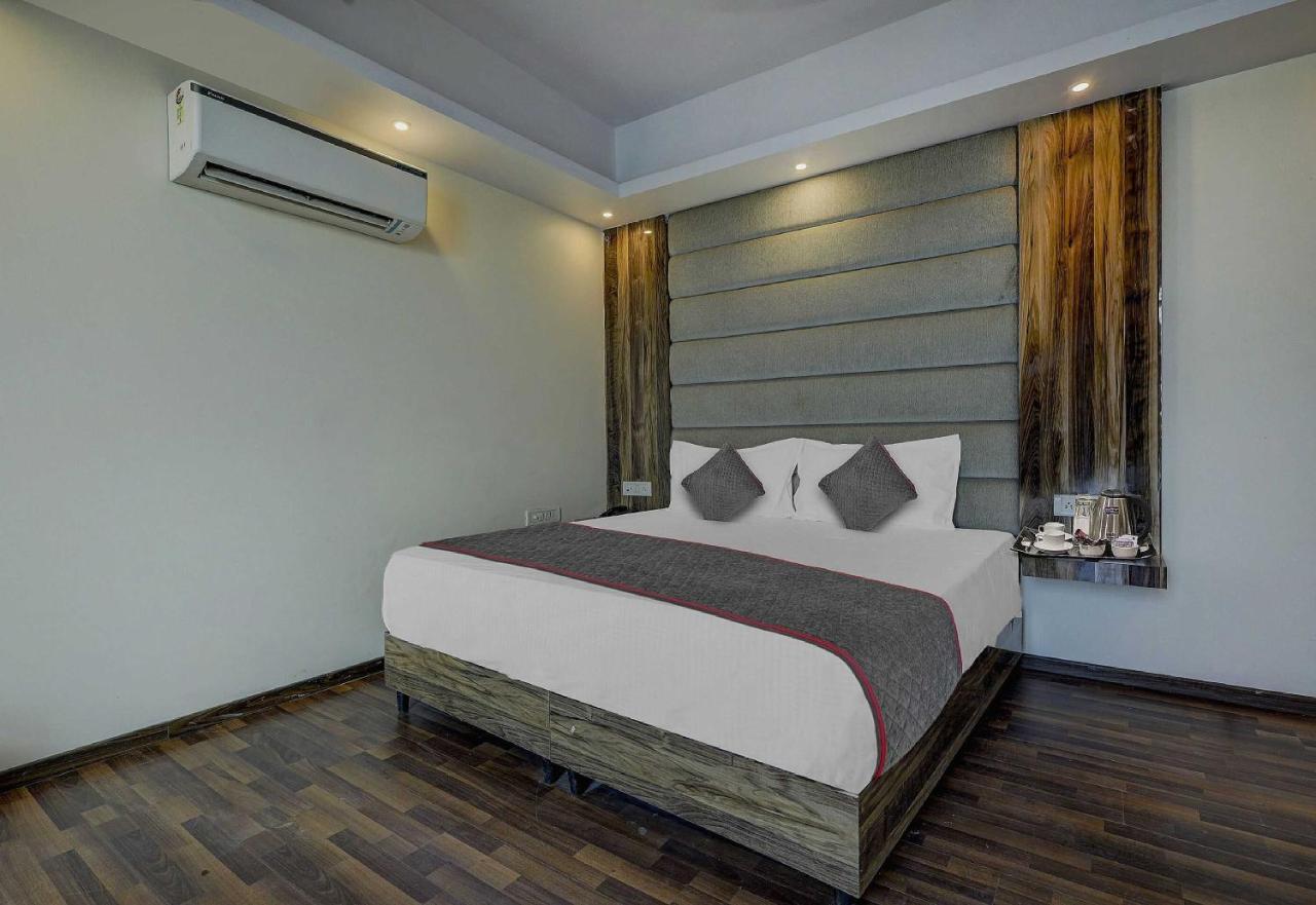Townhouse Golden King Hotel New Delhi Exterior photo