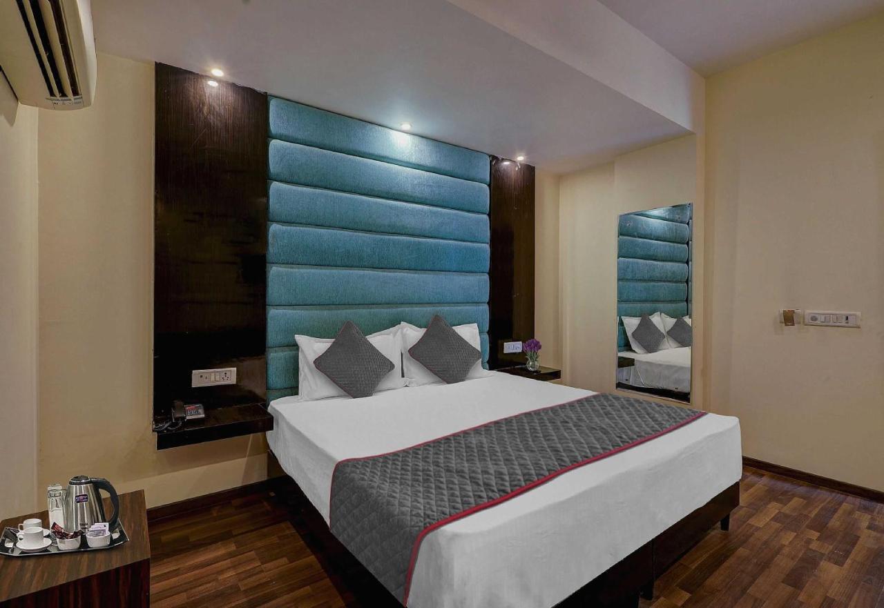 Townhouse Golden King Hotel New Delhi Exterior photo