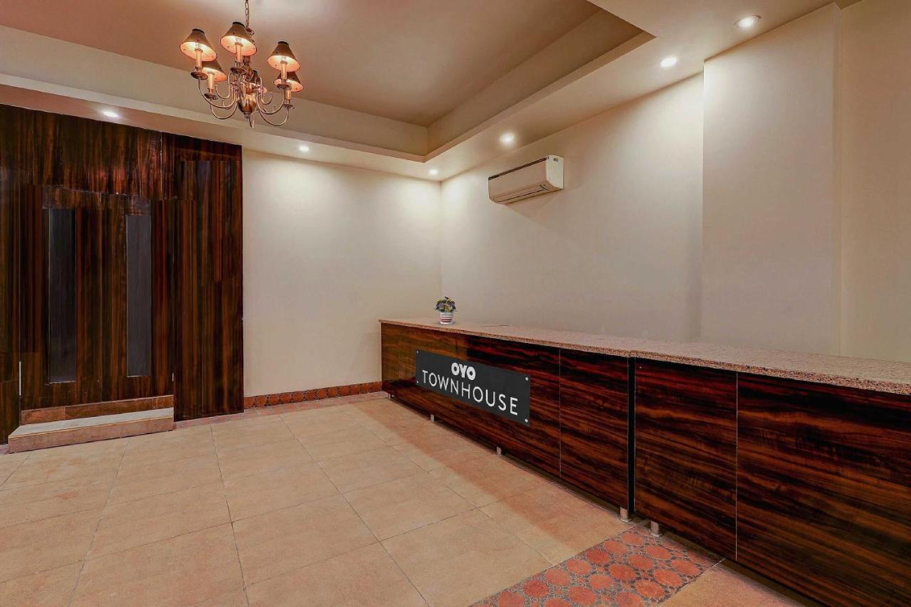 Townhouse Golden King Hotel New Delhi Exterior photo