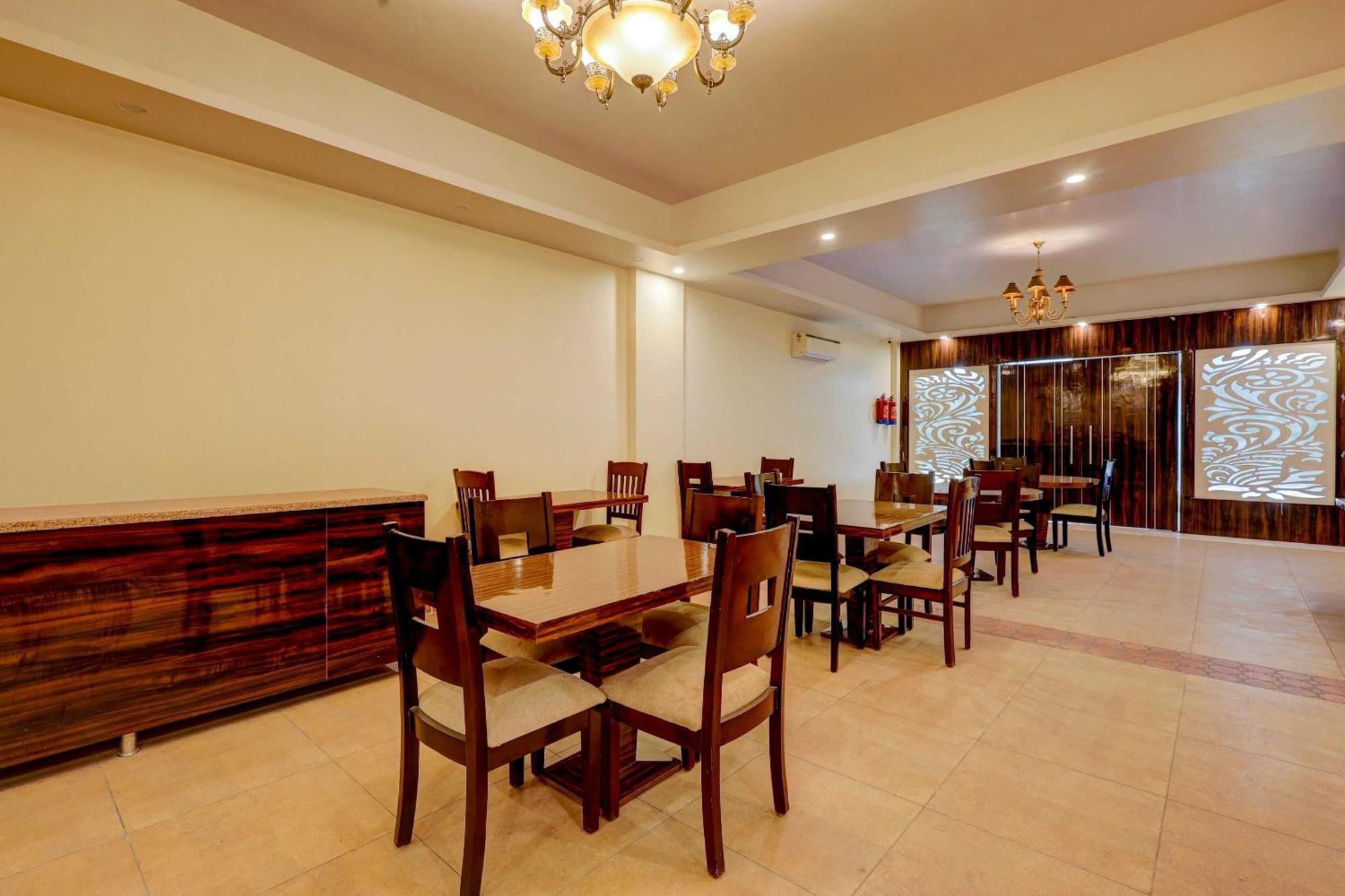 Townhouse Golden King Hotel New Delhi Exterior photo