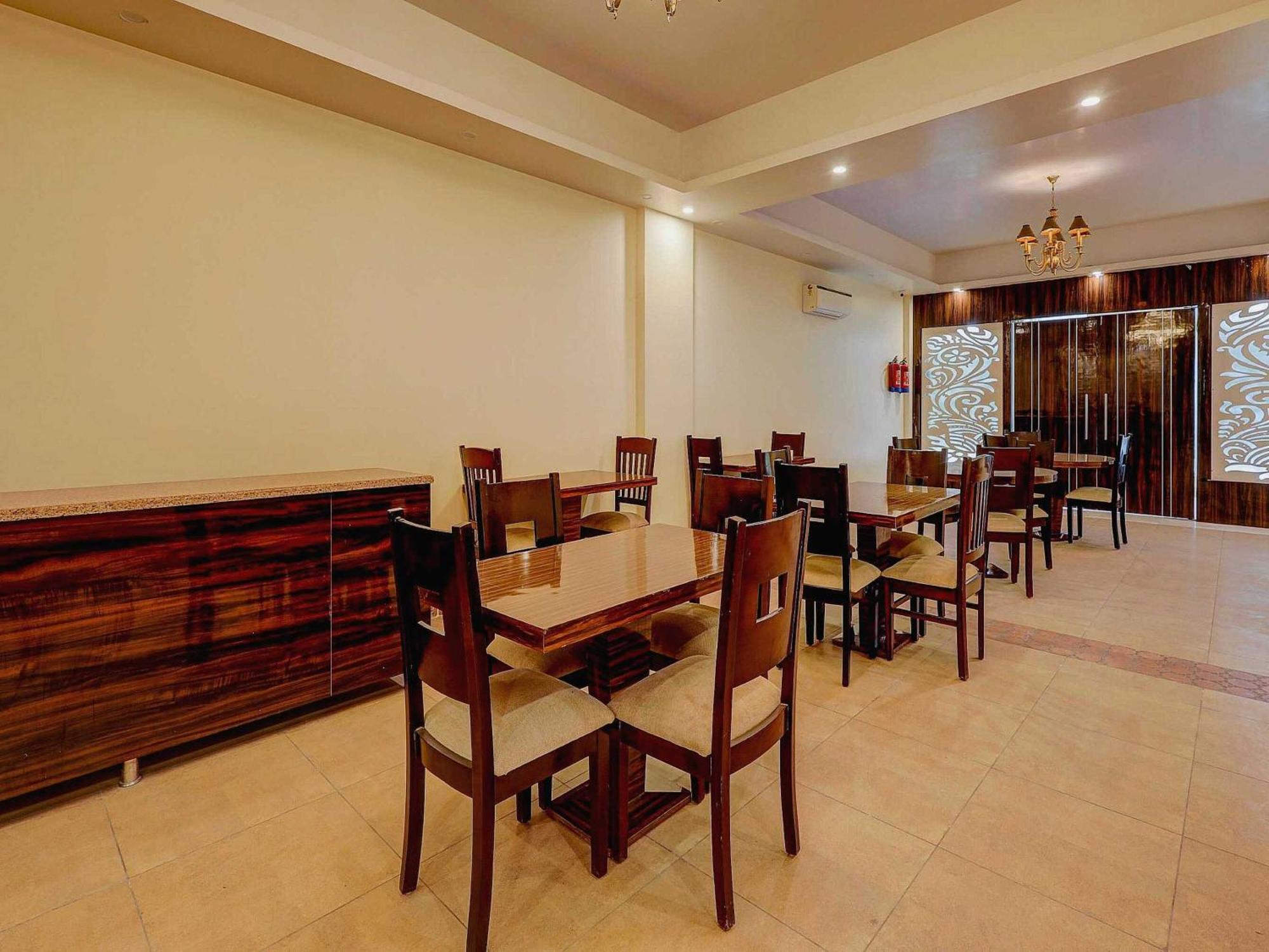 Townhouse Golden King Hotel New Delhi Exterior photo