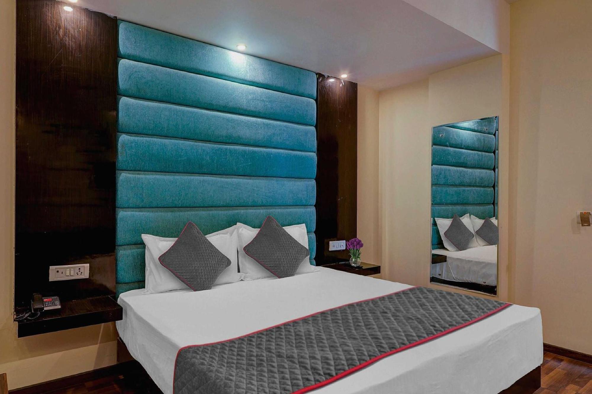Townhouse Golden King Hotel New Delhi Exterior photo
