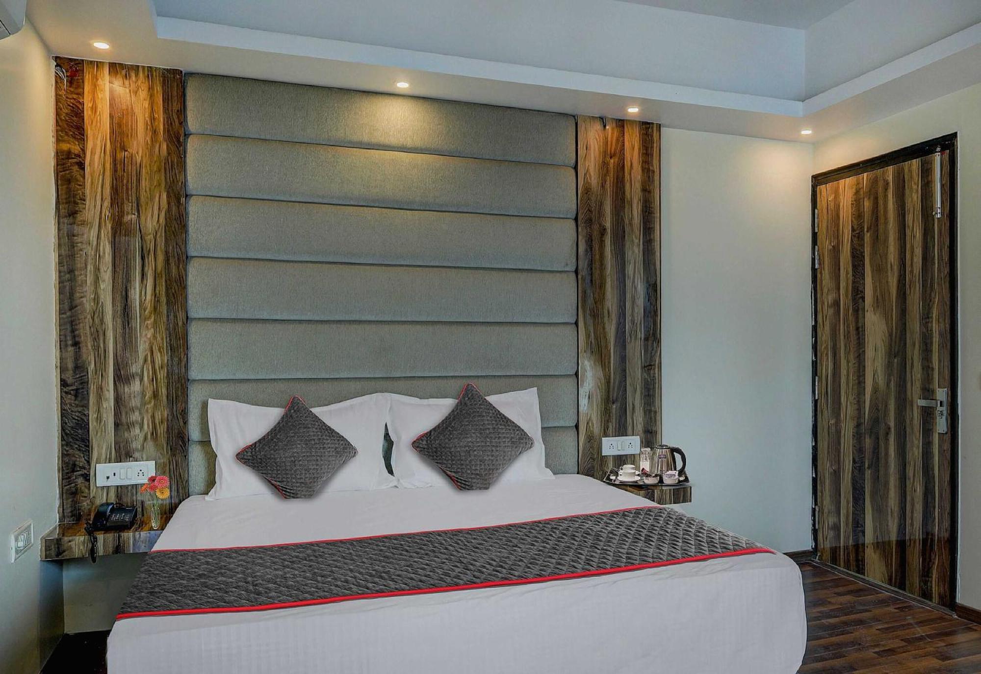 Townhouse Golden King Hotel New Delhi Exterior photo
